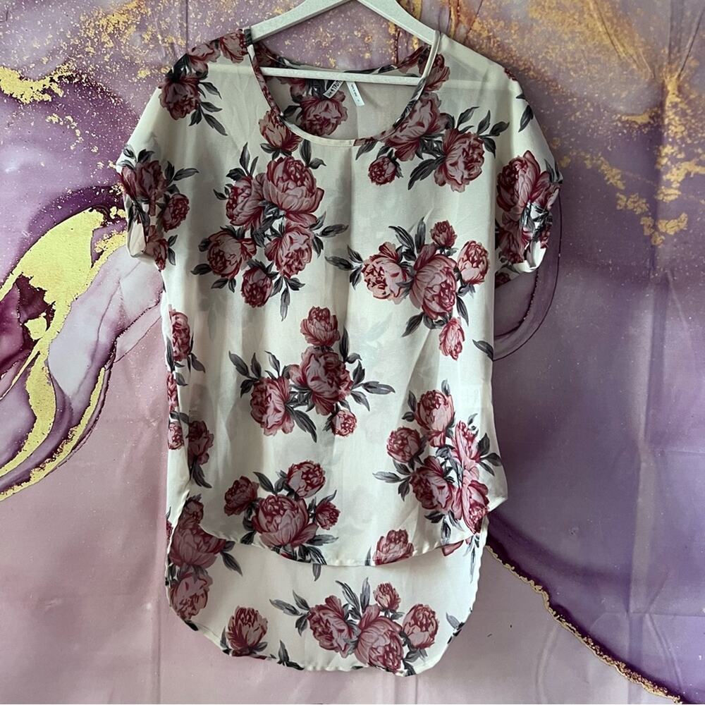 5/$30 Rose Floral High Low Top S